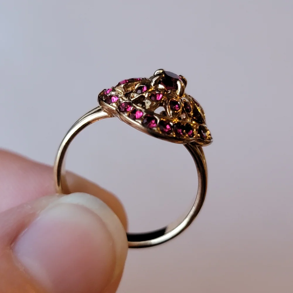 Beautiful Vintage Ring Simulated Ruby Gemstone Cluster Gold Tone Size 8 Flawed